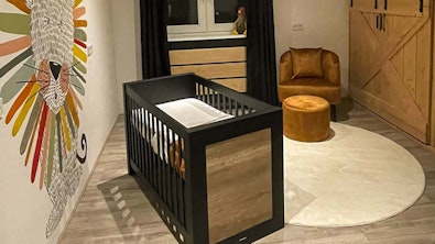 Babykamer okergeel