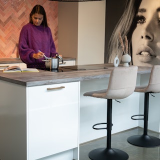 Discovery Banners Midfunnel Barkrukken 1200x1200px 0000s 0000s 0005 Midfunnel 3 Barkrukken Keukenstudio 55